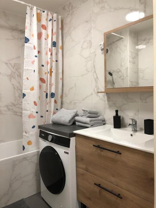 Superbe Appartement Tout Equipe, Le Nid D'Eva A Metz Gare, Parking Prive, Balcon, F2, 50M2, 3P Buitenkant foto